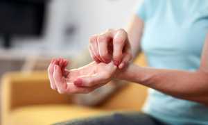 К чему чешется правая ладонь у женщины или мужчины: причины и приметы