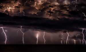 К чему снится молния во сне женщине, девушке, мужчине: толкование и значение