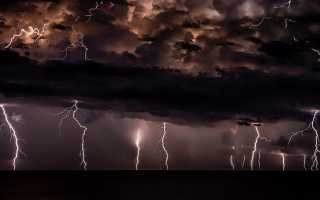 К чему снится молния во сне женщине, девушке, мужчине: толкование и значение