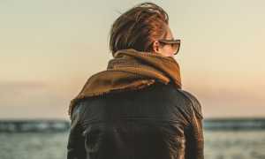 Верные приметы, что о вас думает человек на расстоянии: как точно узнать и понять