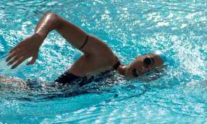 К чему снится бассейн: плавать в чистой или грязной воде во сне