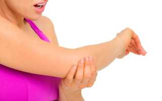 Удариться левым локтем по примете плохо женщине и девушке – что это значит?