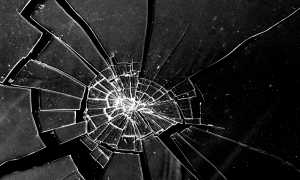 К чему снится разбитое зеркало во сне женщине, девушке, мужчине: стекло, осколки и их значение