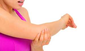 К чему удариться правым локтем: примета для женщины, девушки, мужчины и её значение