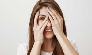 Чешется правый глаз в воскресенье: что это означает по народным приметам и суевериям