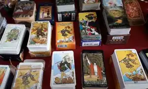 Чем опасны карты Таро: для гадающего и начинающего практикующего