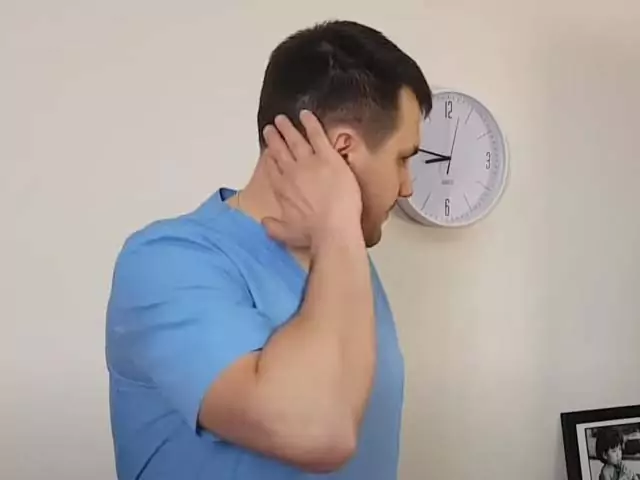 К чему чешется затылок у девушки