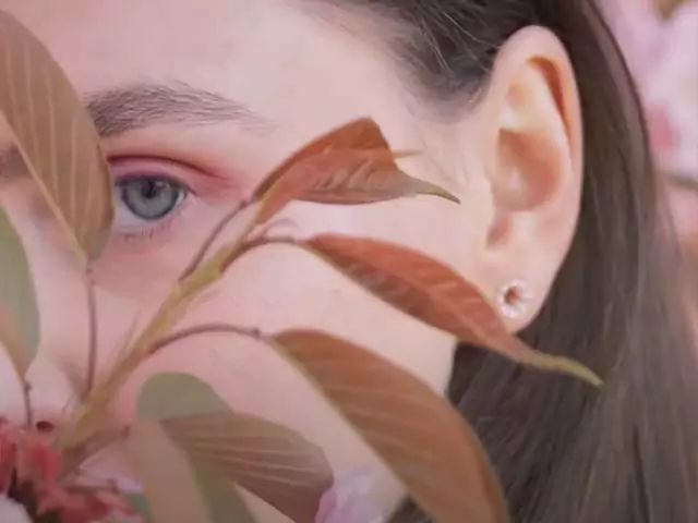 Примета: горит лицо