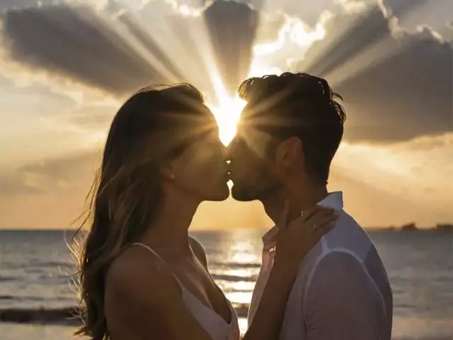 К чему снится целоваться с мужчиной в губы