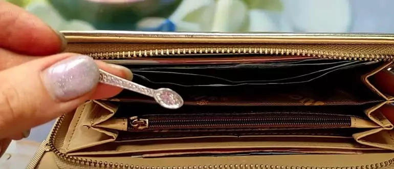 заговор на свечу на деньги